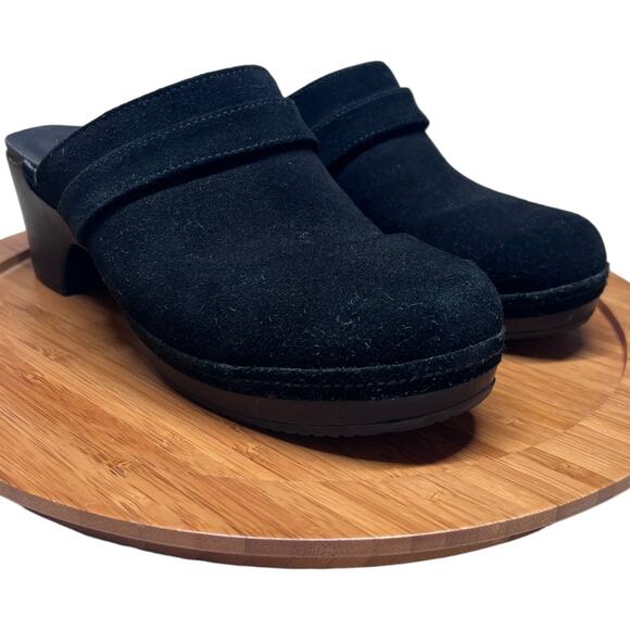 CROCS Sarah Women's 8 Black Suede Clog Slip On Mule Triple Comfort Lightweight - Picture 8 of 16
